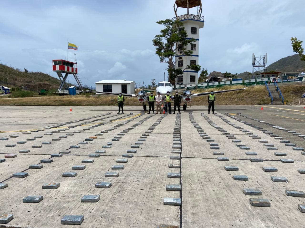 En Providencia llevaban 446 kilos de coca en una avioneta, pero dijeron que eran tapabocas