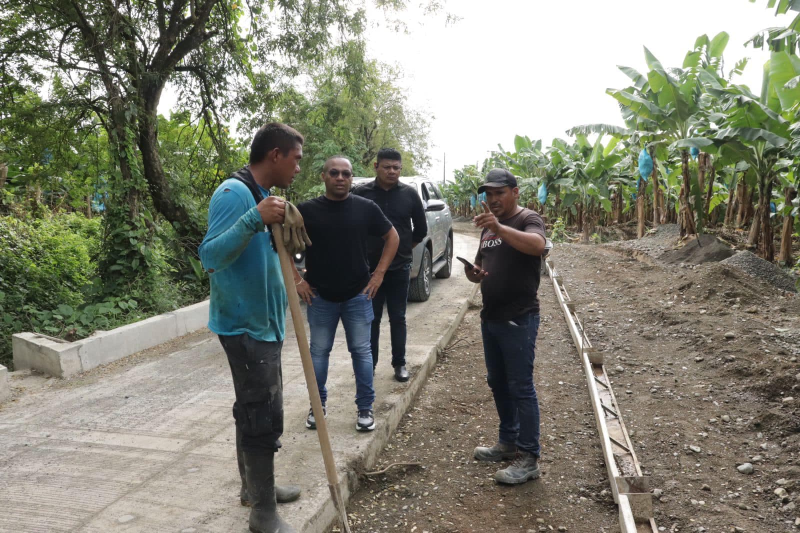 Alcalde de Apartadó inspeccionó la construcción de la vía a El Guineo