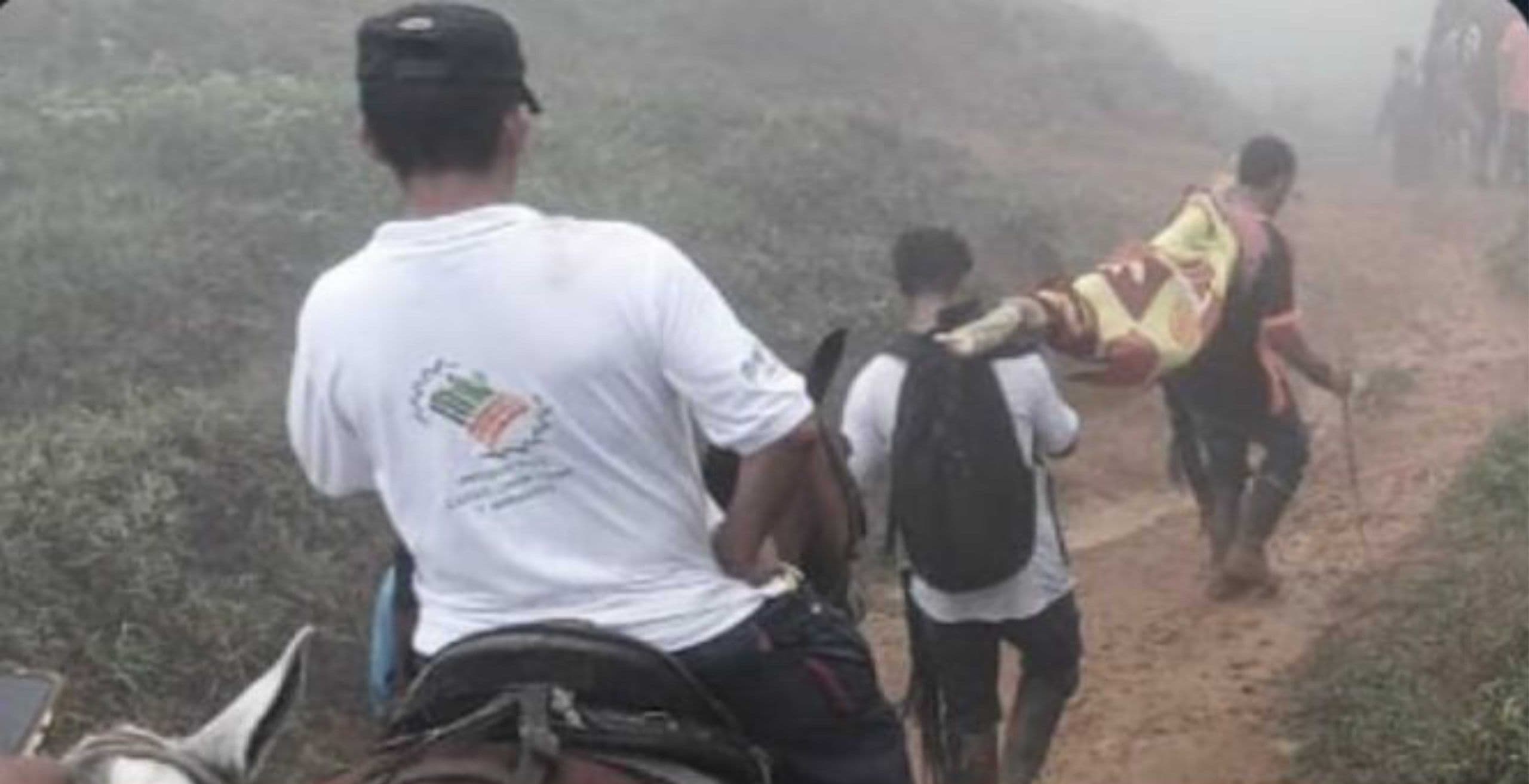 En hamacas sacaron a las dos personas asesinadas en La vereda La Esperanza de San José