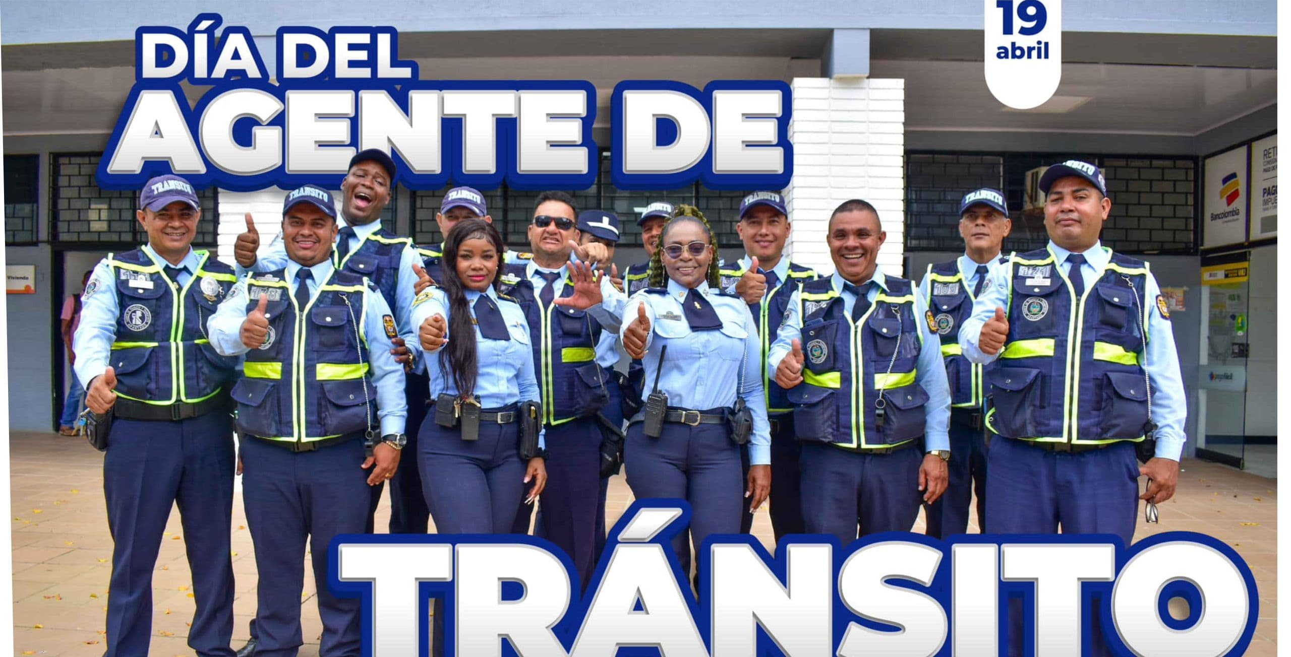 Los Agentes de Tránsito en su día, llevando seguridad a las vías