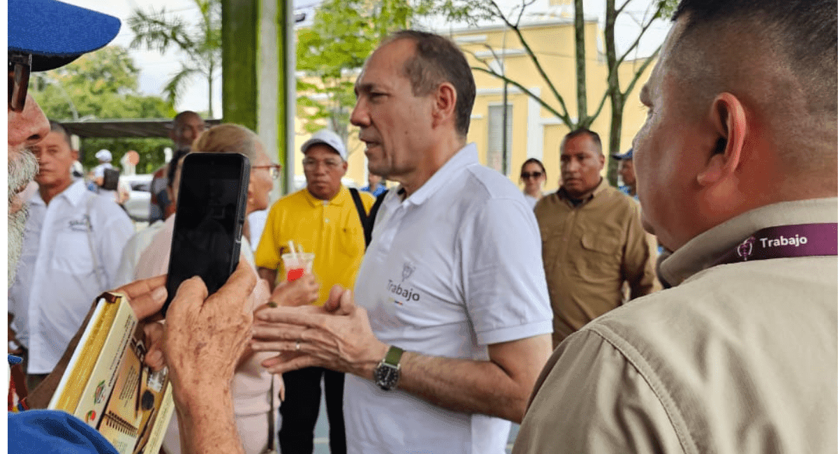 El ministro Sanguino y el senador León Fredy Gómez presidieron el Primer Cabildo Popular en Apartadó para impulsar La Consulta Popular